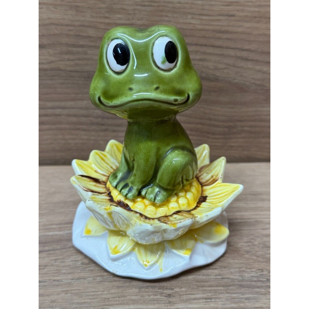Sears & Roebuck Neil the Frog & Lily Pad Salt & Pepper Shakers - Vintage 1978